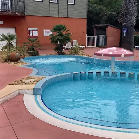 Familial Entre Les Pins בקתה אגדה